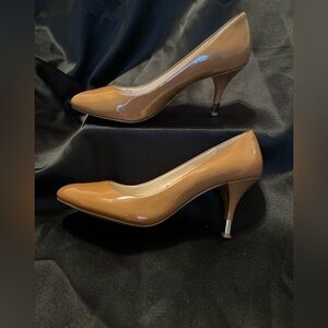 BCBGENERATION~PATTEN KITTEN HEELS~CARAMEL~6